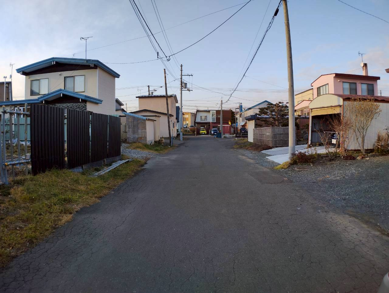 興津２丁目10　中古住宅の前面道路含む現地写真