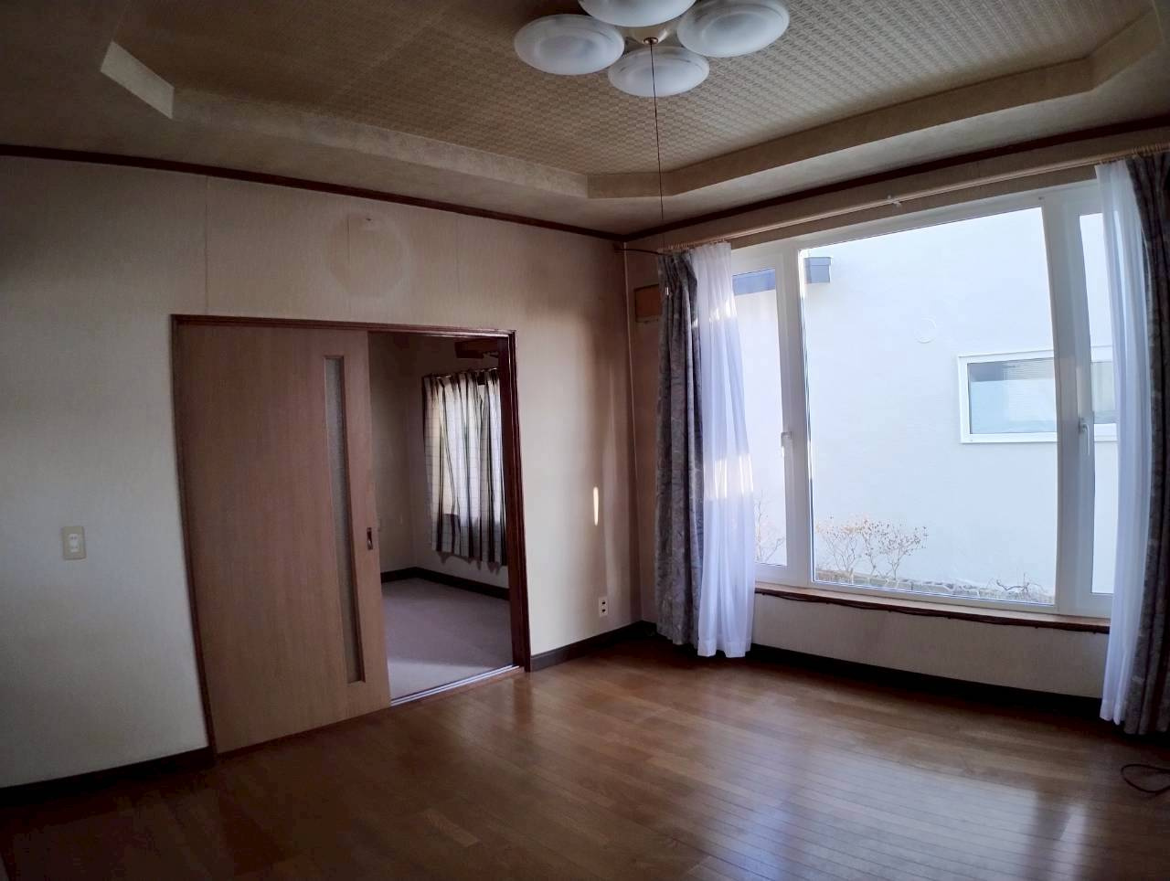 興津２丁目10　中古住宅の居間・リビング