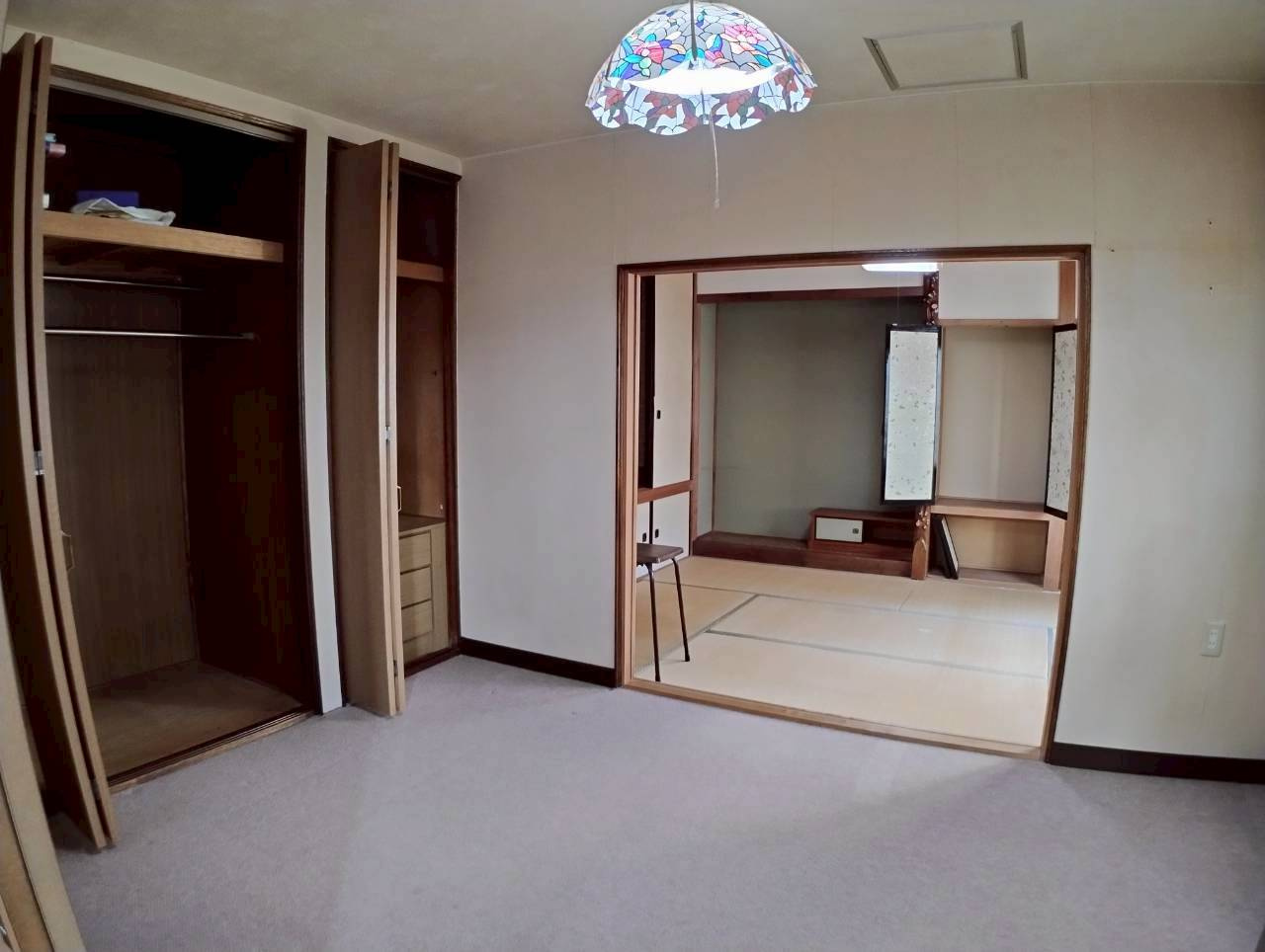 興津２丁目10　中古住宅の和室|1階和室　リビング横