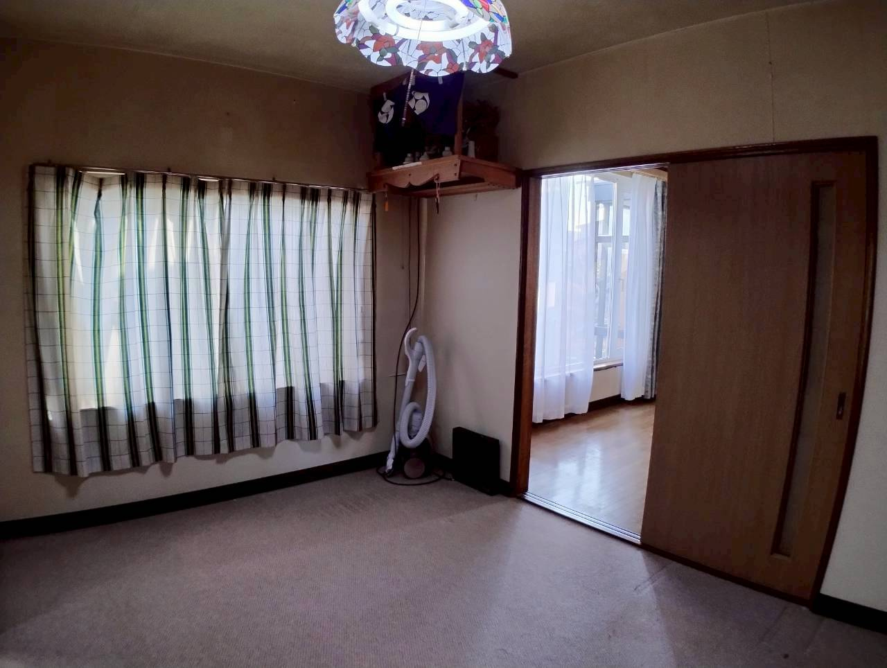 興津２丁目10　中古住宅の和室|1階和室　リビング横