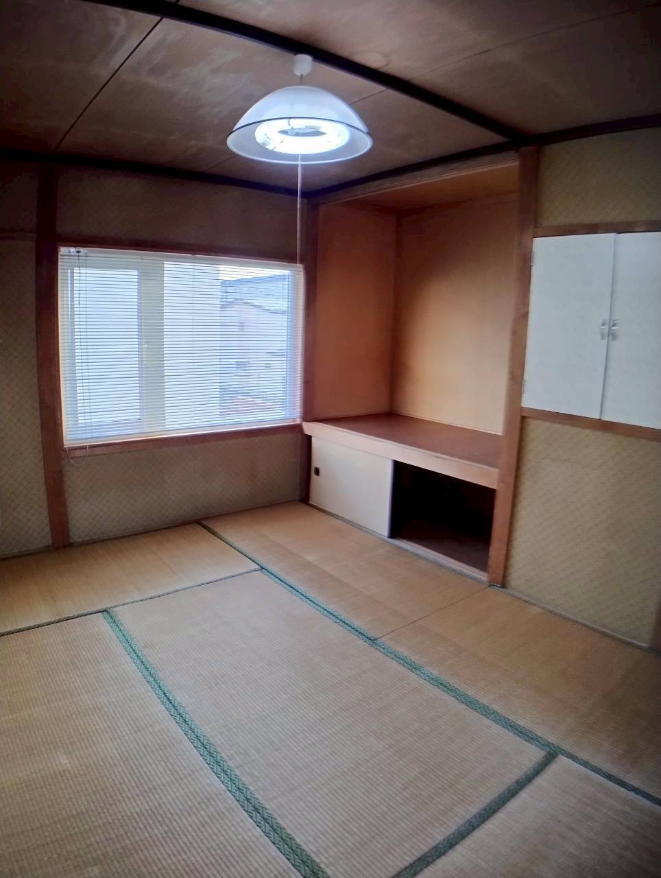 興津２丁目10　中古住宅の和室|2階和室　階段手前