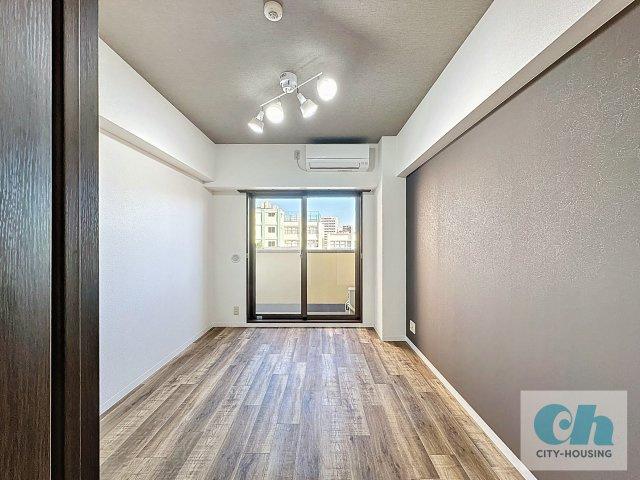 K2ヴィラ 408号室の居間・リビング