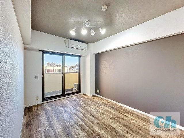 K2ヴィラ 408号室の居間・リビング