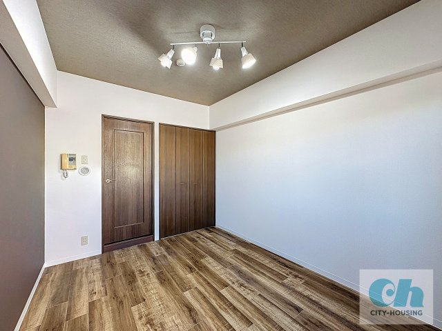 K2ヴィラ 408号室の居間・リビング