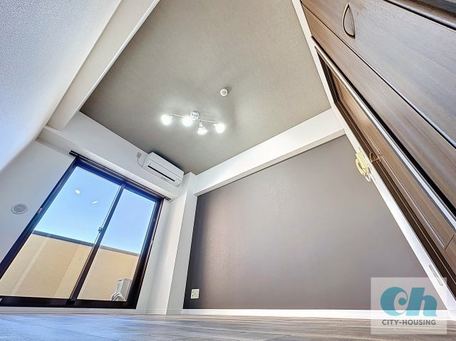 K2ヴィラ 408号室の居間・リビング