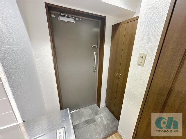 K2ヴィラ 408号室の玄関