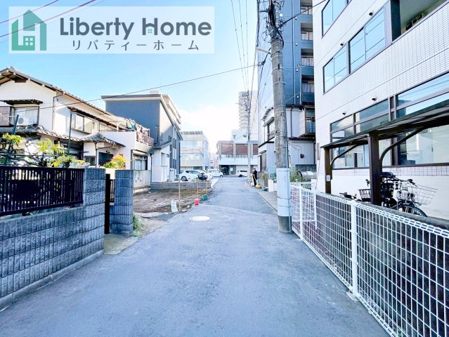 松戸市根本　建築条件付売地の前面道路含む現地写真