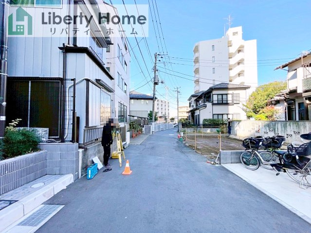 松戸市根本　建築条件付売地の前面道路含む現地写真