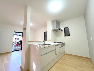 【キッチン】 | 枚方市松丘町戸建 | 対面キッチンでは、お子様の様子が常に確認できます！