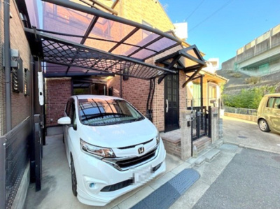 【駐車場】 | 枚方市松丘町戸建 | 駐車場にはカーポートが完備されておりますので、雨の日でも安心！！