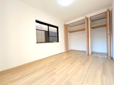 【洋室】 | 枚方市松丘町戸建 | 約6.4帖の洋室は主寝室にオススメです！