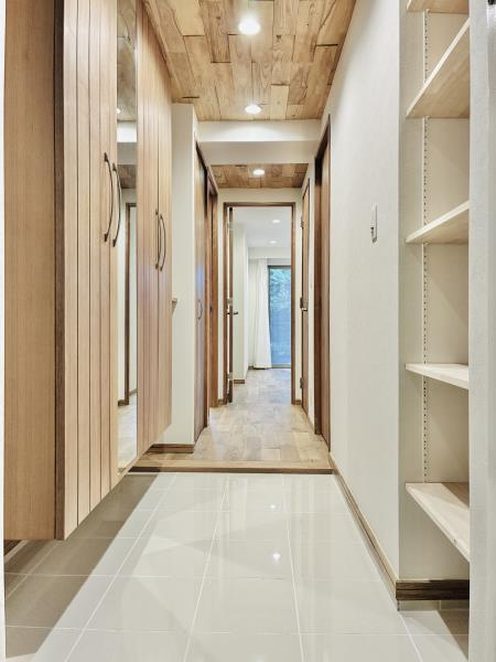 西麻布ホームズの居間・リビング