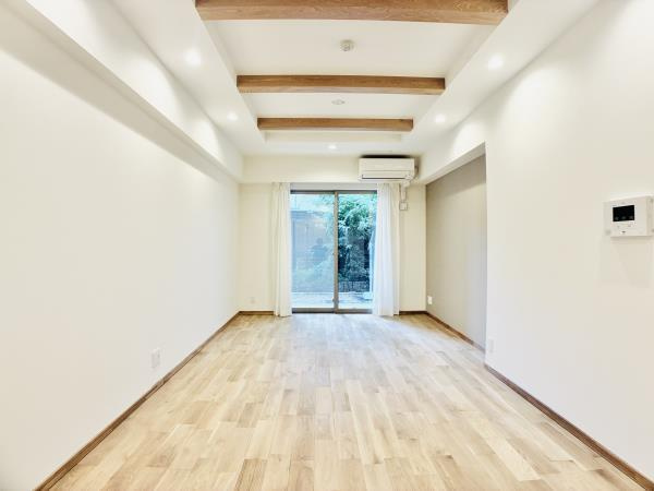 西麻布ホームズの居間・リビング