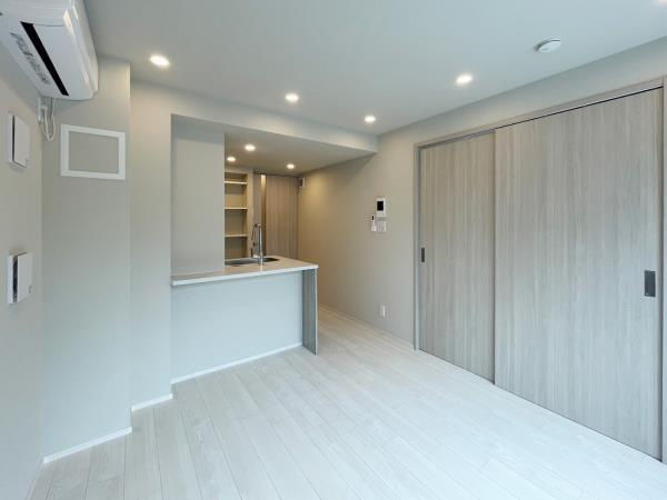 ＣＯＭＰＯＳＩＴＥ高輪の居間・リビング