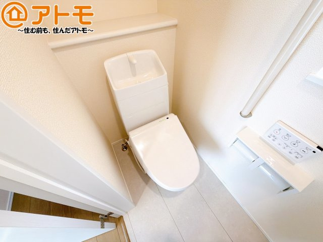 【トイレ】 | 清水区高橋9期　新築戸建　A号棟 | 年代を問わず使いやすい洗浄機能付きのトイレ♪肌への負担をも減らせるのでお子様の敏感なお肌も安心！