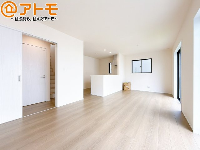 【居間・リビング】 | 清水区高橋9期　新築戸建　A号棟 | 勉強をしたり、テレビを見たり、家族との会話を楽しんだりとゆったりと過ごせるスペースです！