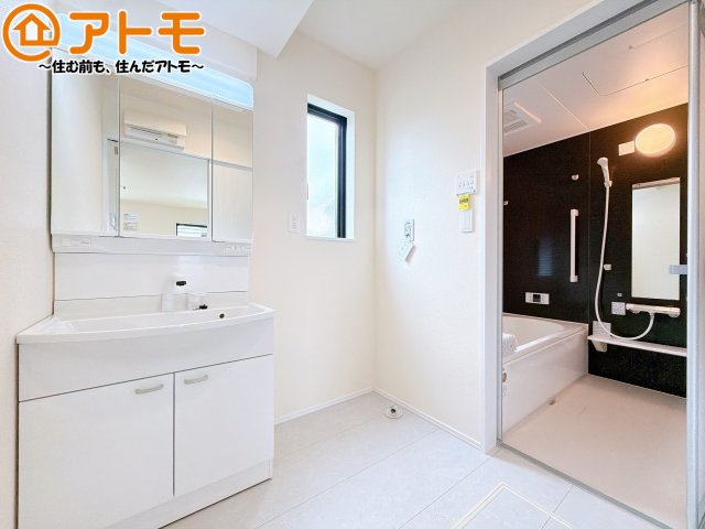 【独立洗面台】 | 清水区高橋9期　新築戸建　A号棟 | シャワータイプの洗面台は、洗濯物の土汚れなどの予洗いもしやすいため、お子様のいるご家庭でも大活躍！