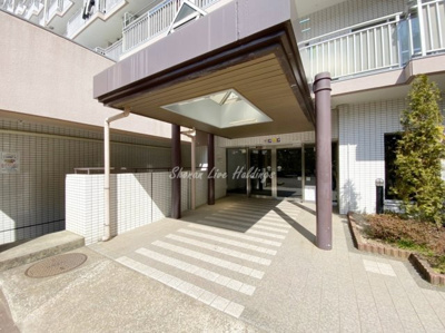 【エントランス】 | クリオ湘南追浜サニークレスト | 管理の行き届いた綺麗なエントランス