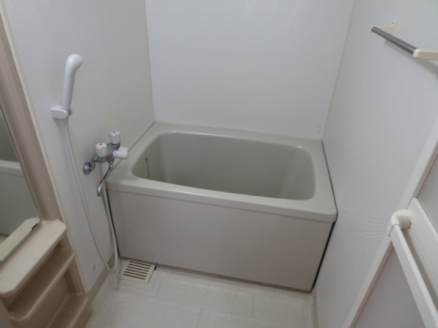 ヨシハラビルの浴室