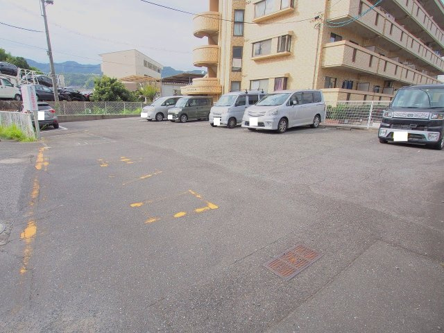 ヨシハラビルの駐車場