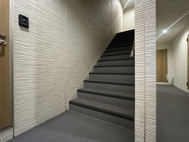 スリール照ヶ丘のエントランス