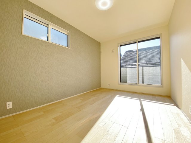 練馬区下石神井5丁目 全5棟 5号棟の洋室|2階6.75帖洋室はウォークインクローゼット付きです