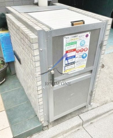 佐藤ビルのその他共用部分|敷地内ごみ置き場です。