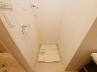 【設備】 | リーベル クリサンス | 洗濯機置き場です