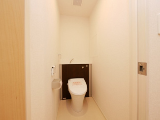 【トイレ】 | リーベル クリサンス | 落ち着いた色調のトイレです