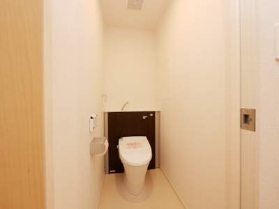 【トイレ】 | リーベル クリサンス | 落ち着いた色調のトイレです