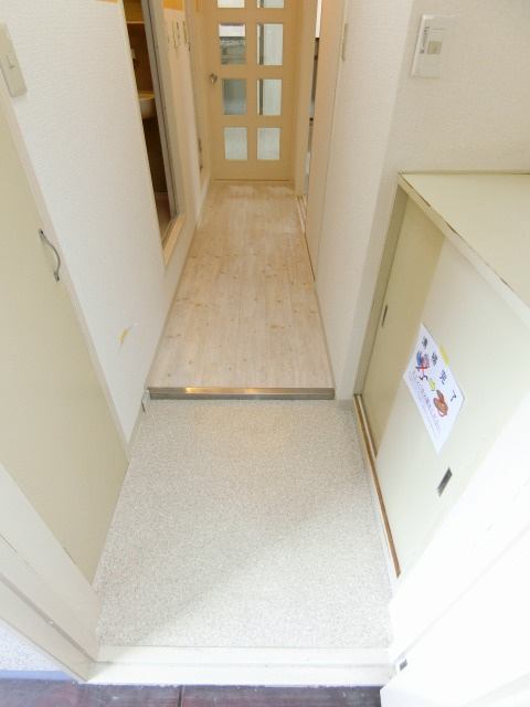 ラパンジール京橋の玄関