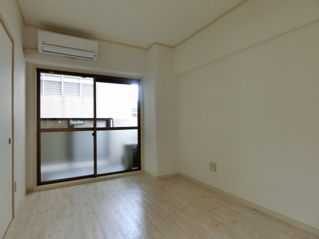 ラパンジール京橋の居間・リビング