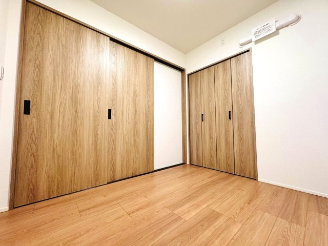 【洋室】 | パーク・エステート上板橋（成増店） | リビング隣の4帖の洋室。