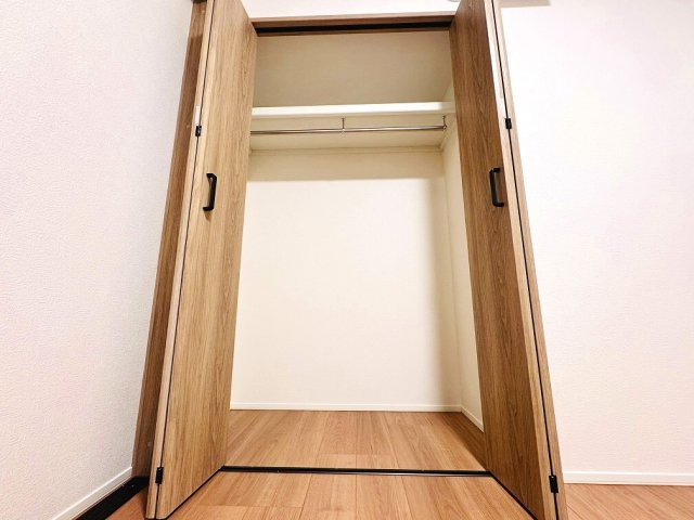 【収納】 | パーク・エステート上板橋（成増店） | 収納にはハンガーパイプ付き枕棚を採用。