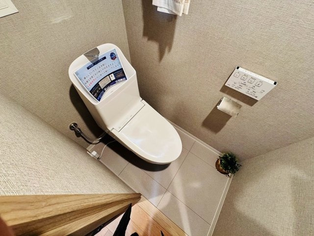 【トイレ】 | パーク・エステート上板橋（成増店） | 温水洗浄便座一体型トイレ新規交換済。
※画像の家具・小物等は販売対象に含みません。