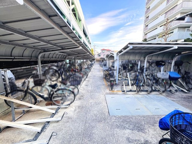 【駐輪場】 | パーク・エステート上板橋（成増店） | 1台目年額1,200円、2台目以降年額1,800円
※空き状況は管理会社へ要確認。