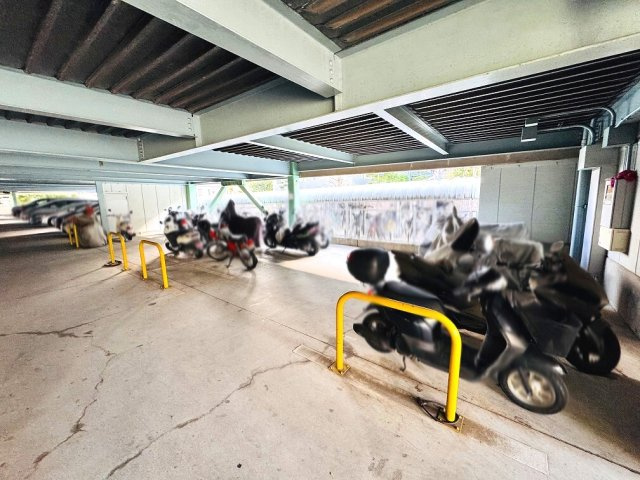 【その他】 | パーク・エステート上板橋（成増店） | バイク置場月額2,200円。
※空き状況は管理会社へ要確認。