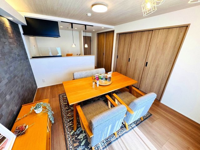 【居間・リビング】 | パーク・エステート上板橋（成増店） | 南向きの明るくて使いやすい間取りの2SLDK
※画像の家具・小物等は販売対象に含みません。