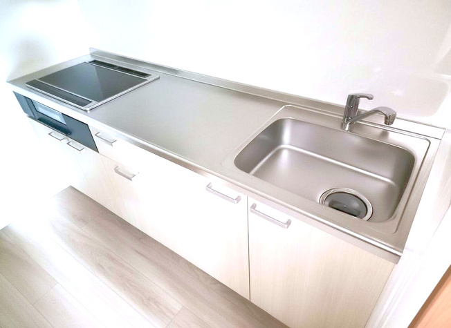 【キッチン】 | Le chat roux （ルシャルー） | 扉があるのでキッチンへの侵入を防いで安心して料理ができます