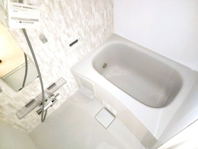 【浴室】 | Le chat roux （ルシャルー） | 白を基調とした、清潔感あふれるリラックス空間