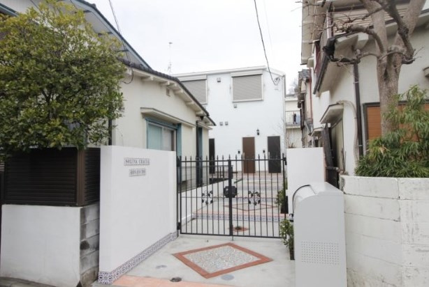 ソルナクレイシア方南町のエントランス