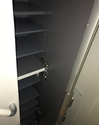 ソルナクレイシア方南町の玄関