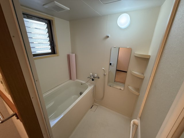 ラ・フォーレ三和の浴室