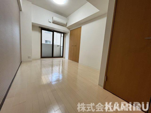 Uresidence京橋の洋室