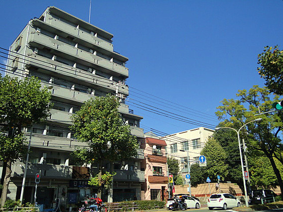 ワコーレ新神戸ステージの外観