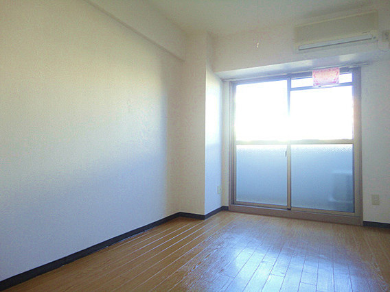 ワコーレ新神戸ステージの洋室