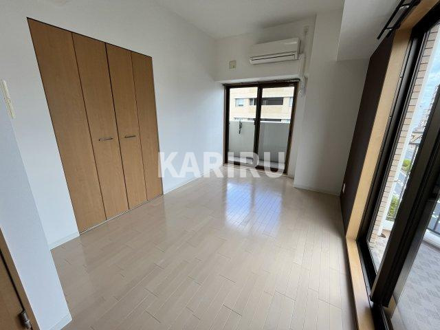 Uresidence京橋の洋室