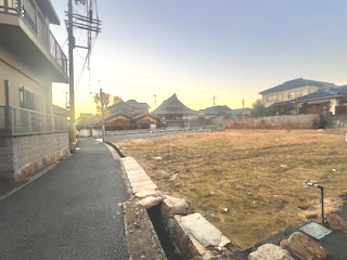 交野市私部５丁目土地の前面道路含む現地写真