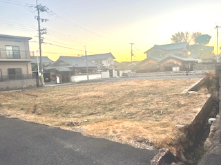 交野市私部５丁目土地の前面道路含む現地写真