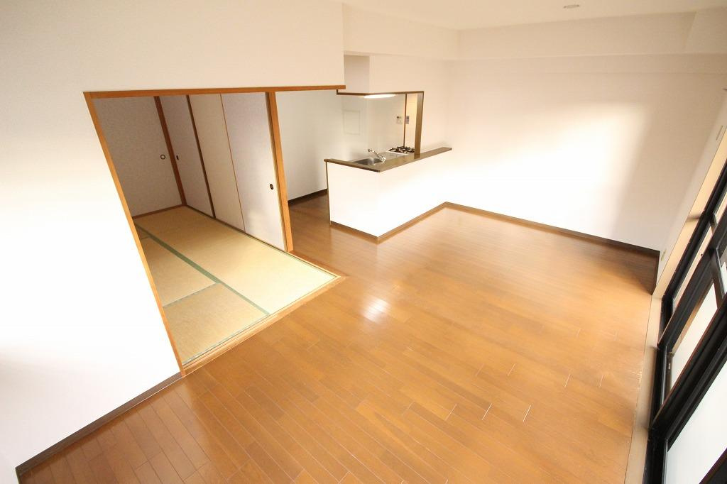 プラザハイツ二ツ屋　D棟の居間・リビング|※お部屋により仕様が異なる場合がございます※